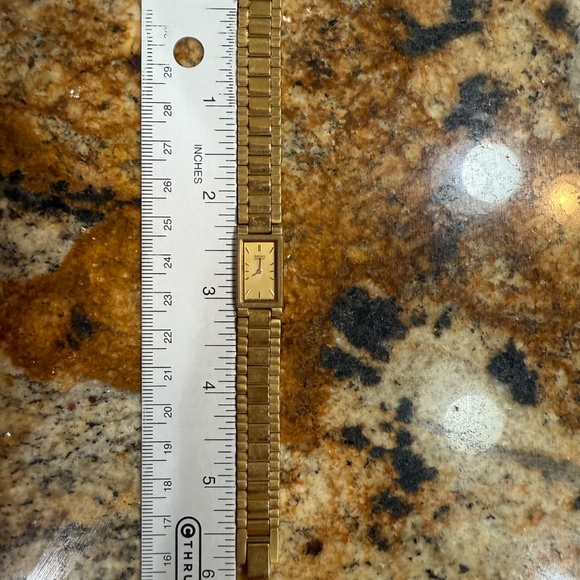 Seiko Vintage Ladies Watch Gold-Tone Rectangular Face - New Battery installed - Picture 2 of 3